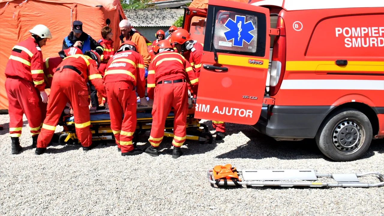 Doi adolescenţi, loviţi de o maşină pe trotuar în Caracal. Manevra făcută de şoferul care i-a accidentat