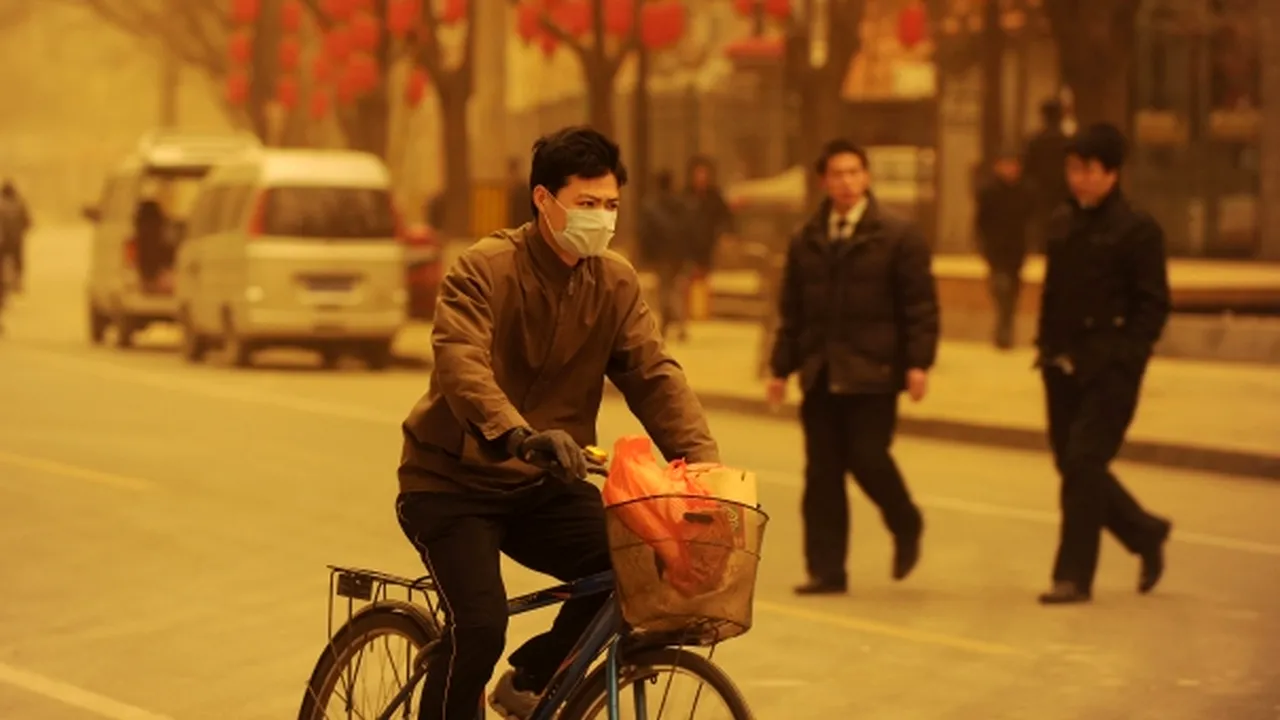 Furtună de nisip în nordul Chinei şi la Beijing şi secetă în sud-vest - VIDEO şi GALERIE FOTO
