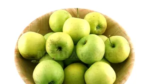 Guvernul continuă finanţarea consumului de fructe în şcoli
