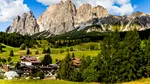 Dolomiții din Italia, sufocați de turiști: cozile pentru o gogoașă virală au devenit simbolul unei probleme care scapă de sub control
