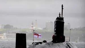 Un submarin nuclear britanic a suferit daune majore în timp ce urmărea nave militare ruse