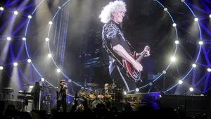 ASCULTĂ SMART RADIO | Queen + Adam Lambert, Alice Cooper şi Olivia Newton-John, concert umanitar pentru Australia
