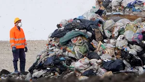 Guvernul italian va deschide o groapă pentru deşeuri la Neapole