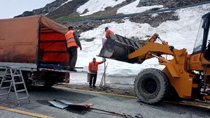 Transfăgărăşan şi Transalpina, închise din cauza fenomenelor meteorologice imprevizibile