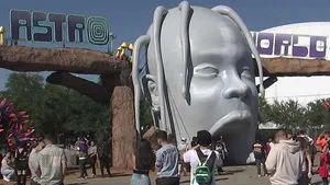 Noapte tragică într-un oraş din SUA. Cel puţin 8 oameni au murit iar 23 au fost răniţi într-o busculadă la Astroworld VIDEO
