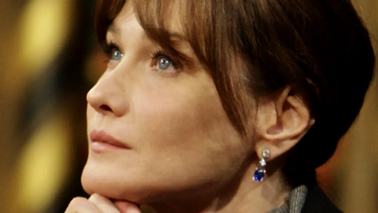 Columbia: Proteste faţă de textul unui cântec compus de Carla Bruni (Video)