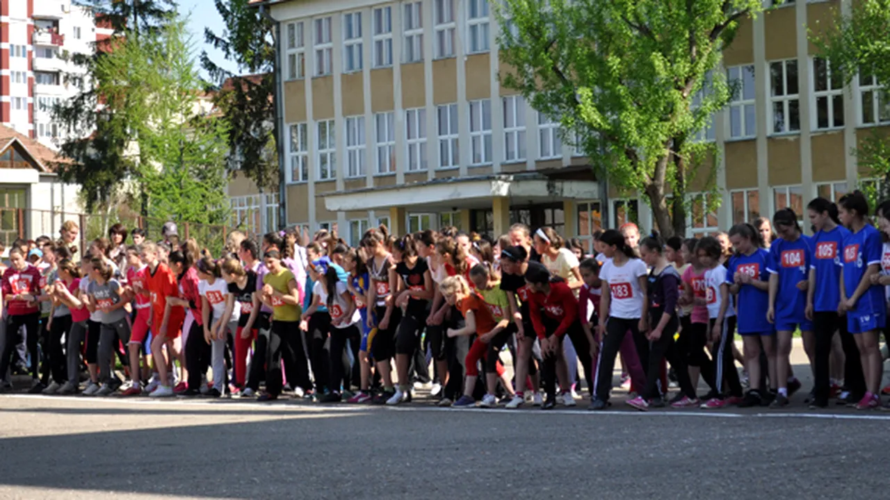 Peste 1.200 de sportivi de toate vârstele au participat la Crosul 