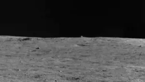  O ”cabană misterioasă” a fost descoperită pe Lună. Roverul Yutu 2 al Chinei se va apropia de obiect 