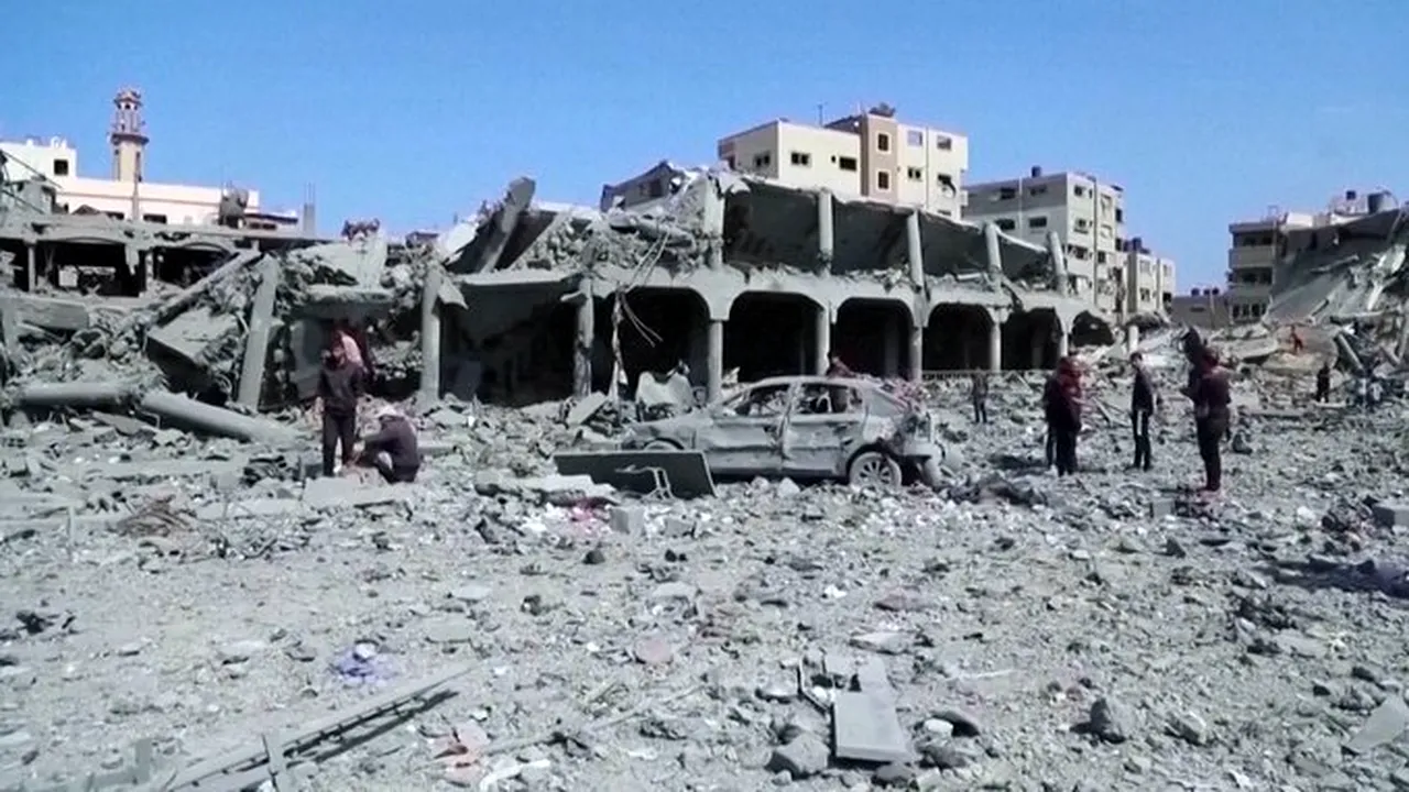 13 palestinieni ucişi în urma atacurilor israeliene asupra unei şcoli din Gaza