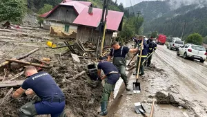 Mobilizare exemplară în urma inundațiilor din Neamț. Peste 25 de primării vin în ajutor