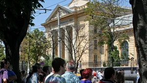 Universitatea de Medicină şi Farmacie „Carol Davila” suspendă cursurile până la sfârşitul lunii 