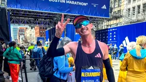 Un atlet român a terminat pe locul 20 Maratonul de la Boston