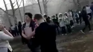 Un nou atac într-o şcoală din Rusia: Două persoane tăiate cu cuţitul de un elev