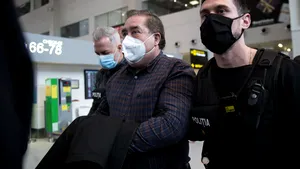 FOTO Ioan Niculae a ajuns în custodia autorităţilor, la revenirea din Italia. După cât timp poate cere eliberarea condiţionată 