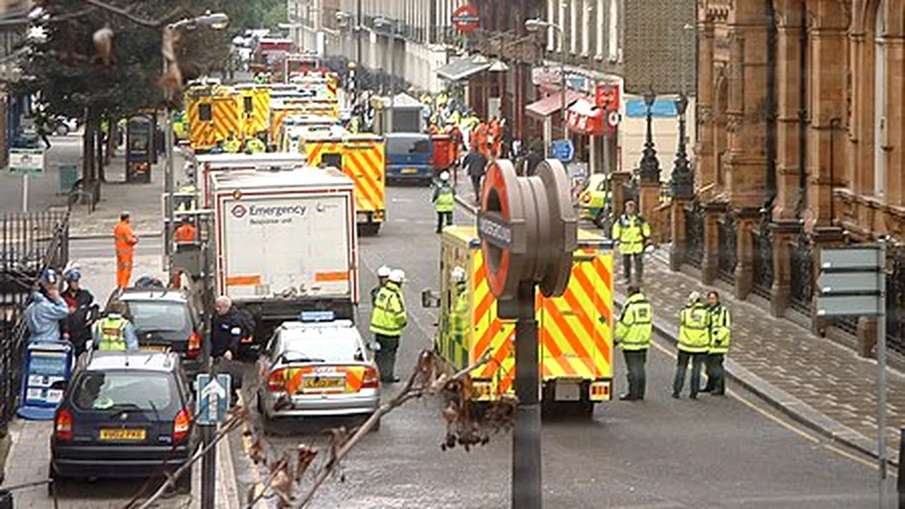 7 iulie 2005: Atacurile teroriste asupra sistemului de transport din Londra provoacă 56 de morţi şi 784 de răniţi 