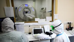 Coronavirusul poate ataca sistemul digestiv la fel de bine precum atacă plămânii. Ce se cunoaşte până în prezent