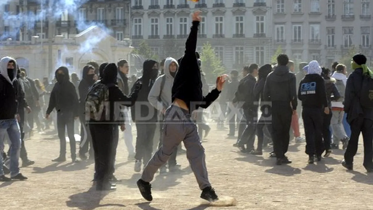 Aproape 70 la sută dintre francezi susţin în continuare mobilizarea împotriva reformei pensiilor