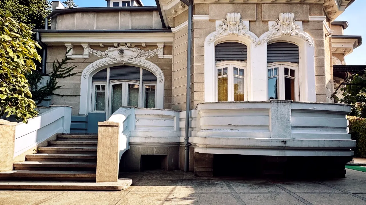 O vilă de peste 100 de ani în stil Beaux-Arts se vinde cu peste 930.000 de euro 