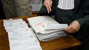 ONG-uri cer menţinerea echipei de anchetă în cazurile mineriadei şi revoluţiei