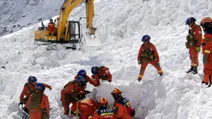 Cel puţin 28 de persoane au murit în urma unei avalanşe produse în Tibet