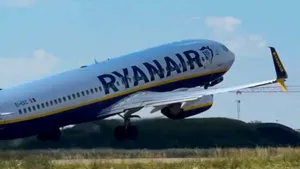 Panică într-un avion care zbura spre München: un geam s-a spart în timpul zborului după o defecțiune la motor, iar un pasager a fost rănit