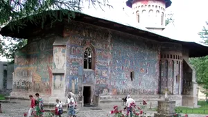 Băsescu a vizitat Mănăstirea Voroneţ - VIDEO