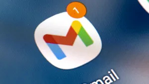 Google va sintetiza automat e-mailurile lungi din Gmail cu ajutorul inteligenței artificiale