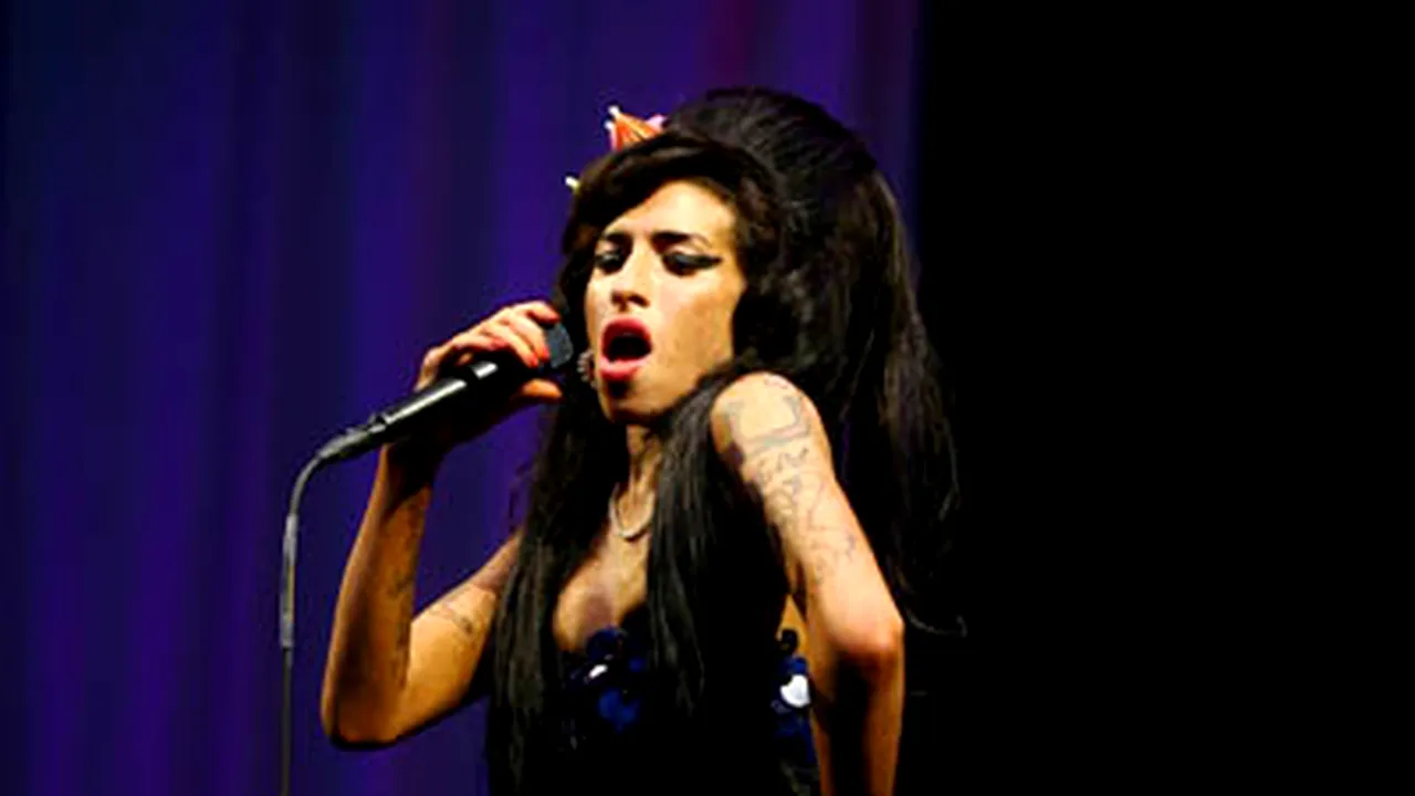 Amy Winehouse, declarată nevinovată de agresarea unei admiratoare