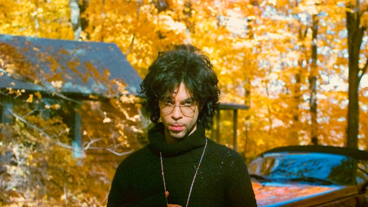 ASCULTĂ SMART RADIO | Memoriile lui Prince, „The Beautiful Ones”, lansate marţi