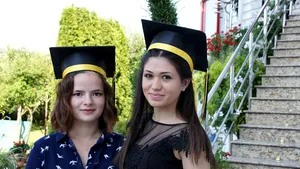 Tânără cu 10 la bacalaureat, sfătuită de Preşedinţie sa rămână în ţară, pleacă la studii în Anglia - FOTO 