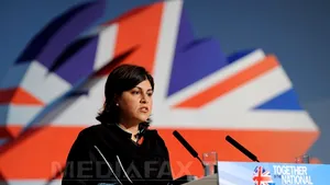 Secretarul de stat britanic Sayeeda Warsi a demisionat: 