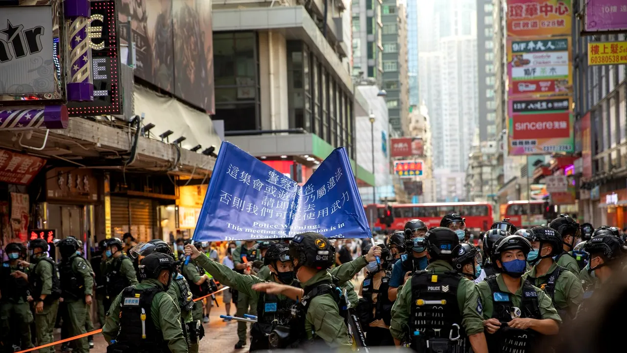 Aproape 300 de persoane au fost arestate la protestele organizate în Hong Kong din cauza alegerilor locale amânate

