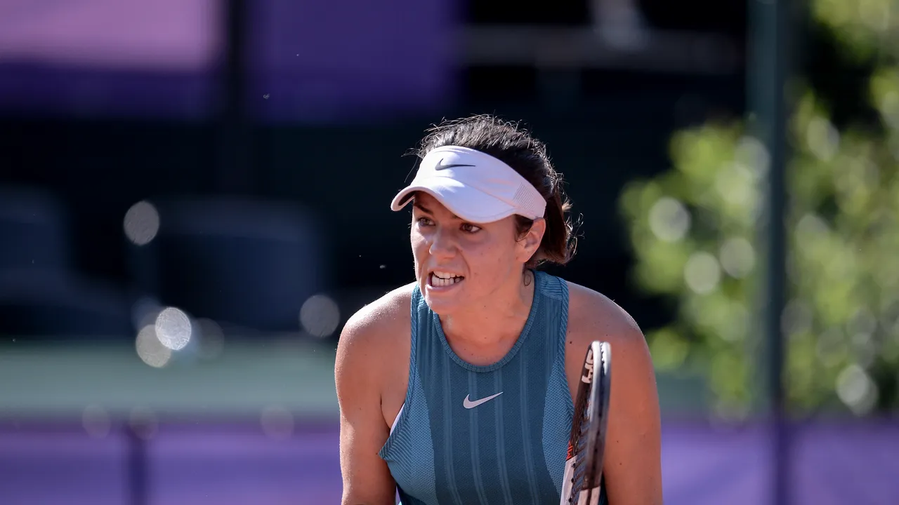 Miriam Bulgaru salvează minge de meci şi se califică în turul doi la Roland Garros