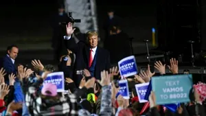 Donald Trump vrea să efectueze deplasări electorale începând de sâmbătă, deşi este bolnav COVID-19