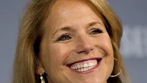 Grupul Yahoo a angajat o vedetă a televiziunii americane, Katie Couric