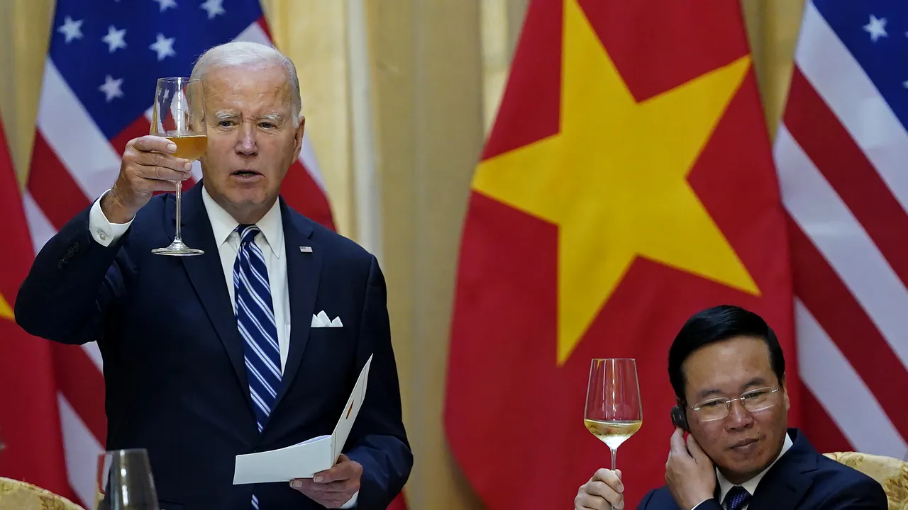 VIDEO Joe Biden gafează din nou. Preşedintele SUA a spus despre Vietnam că este o ţară din „lumea a treia” înainte de a-i fi oprit microfonul