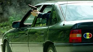 Craiova: Un tânăr a scos pe geamul maşinii un pistol de jucărie strigând 