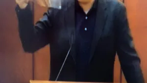 Victor Ponta l-a ironizat pe premier. A pus la dispoziţie parlamentarilor masca de protecţie 