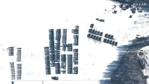 Imaginile din satelit care dau frisoane lumii. Avioane de luptă ruseşti şi sisteme de rachete de-a lungul graniţei cu Ucraina