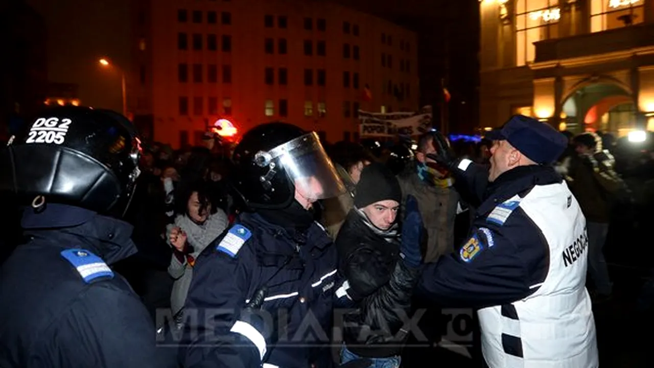 MAI: Acţiunea jandarmilor a fost legală, măsurile din timpul protestului de duminică au fost luate ca răspuns la escaladarea violenţei
