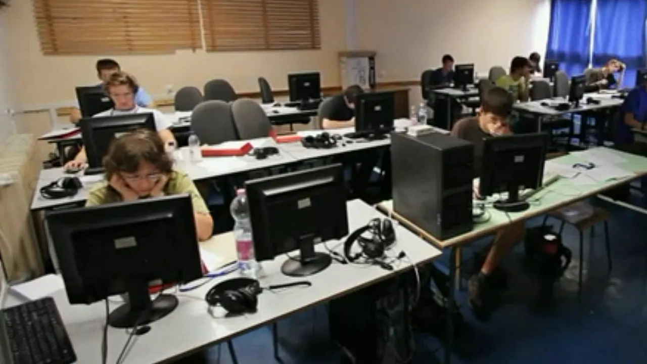 Patru medalii pentru elevii români la Olimpiada de Informatică a Europei Centrale