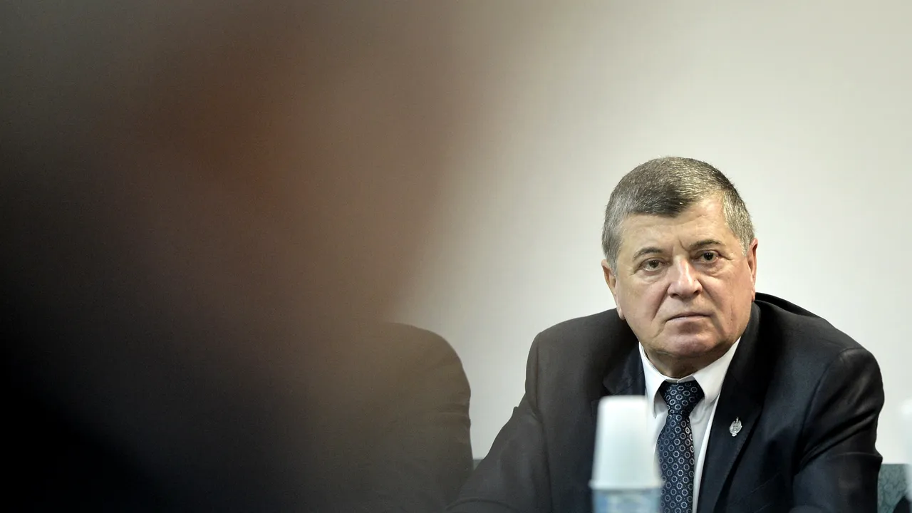 Senatorul Emanoil Savin, semnatar al moţiunii: Nu sunt prezent. Sunt 4 partide cu păreri diferite. Nu m-au convins