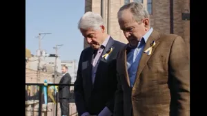 VIDEO Bill Clinton şi George W. Bush, la o biserică ucraineană din Chicago, din solidaritate cu Ucraina
