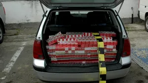 Cinci persoane, reţinute de DIICOT pentru contrabandă cu ţigări, în care sunt implicaţi şi grăniceri