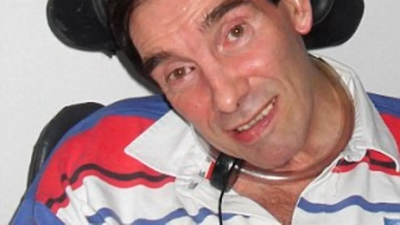 A fost un entuziast al sportului, acum poate comunica doar prin CLIPIRI ALE OCHIULUI. Povestea EMOŢIONANTĂ a bărbatului care îşi doreşte moartea