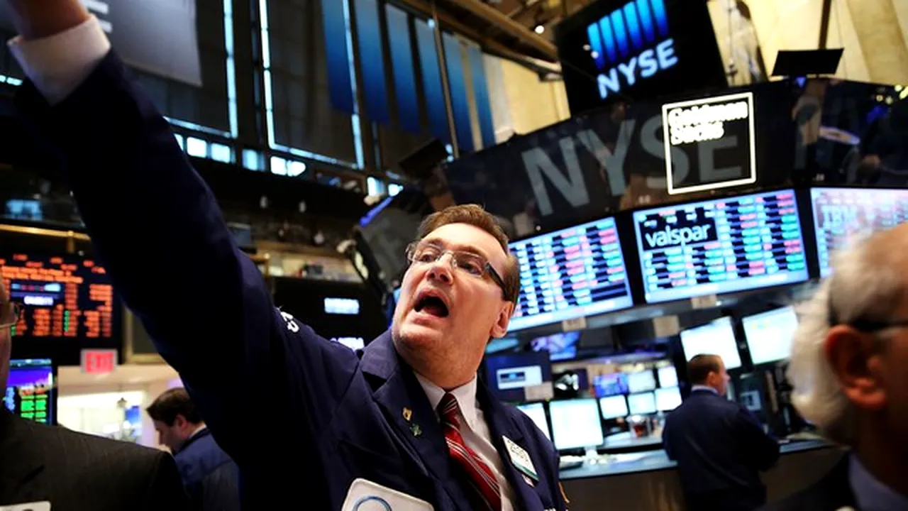 O nouă furtună pe piaţa financiară | Indicele bursier Dow Jones a scăzut cu 4,15%/ Bursele din Asia se prăbuşesc din nou, China suferă cele mai mari corecţii/ UPDATE: Bursa de la Bucureşti deschide în scădere