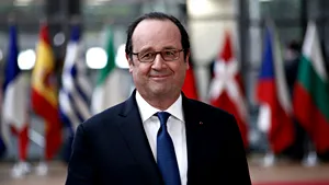 François Hollande anunţă că va vota cu Emmanuel Macron