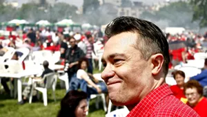 FOCUS: Diaconescu, lansat către Primărie de 1 Mai, prin ceaţă cu aromă de mici