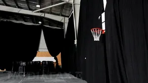 REPORTAJ: Biserici, săli de sport, străzi şi cafenele, transformate în săli de spectacol pentru Festivalul Internaţional de Teatru