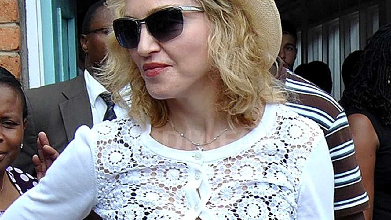 Madonna a devenit imaginea casei Versace pentru a patra oară, la 56 de ani